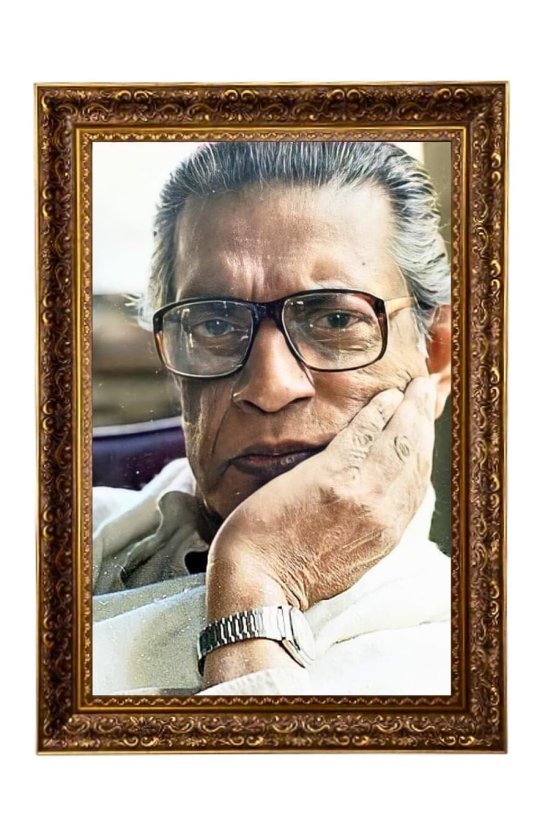 Satyajit Ray Big Photo Frame - 20x28 Inches For Home,Temple & Office Decoration (F11242)