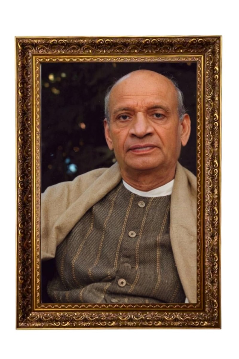 Sardar Vallabhbhai Patel Big Photo Frame - 20x28 Inches For Home,Temple & Office Decoration (F11218)